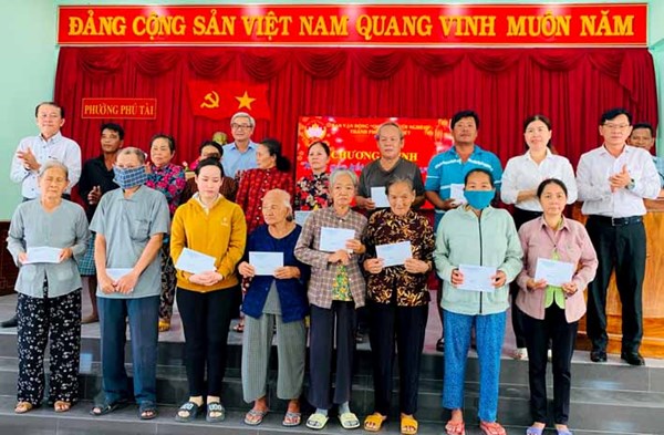 Bình Thuận: Mang hơi ấm mùa xuân đến mọi nhà