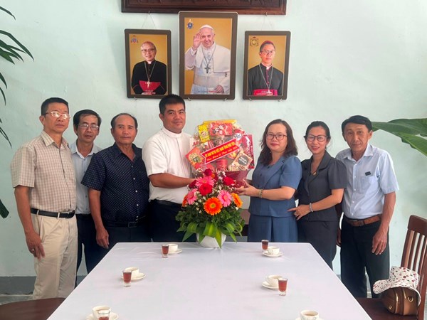 Ủy ban Mặt trận Tổ quốc tỉnh Phú Yên thăm các tổ chức Công giáo, Tin Lành nhân lễ Phục sinh 2024