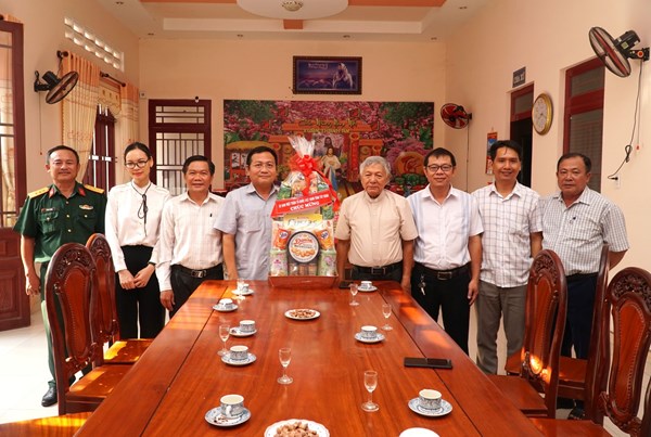 Ủy ban MTTQ Tây Ninh thăm, chúc mừng lễ Phục sinh 2024 