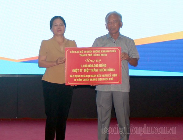 Ủy ban MTTQ tỉnh Điện Biên tiếp nhận 1,1 tỷ đồng hỗ trợ xây dựng nhà đại đoàn kết cho hộ nghèo