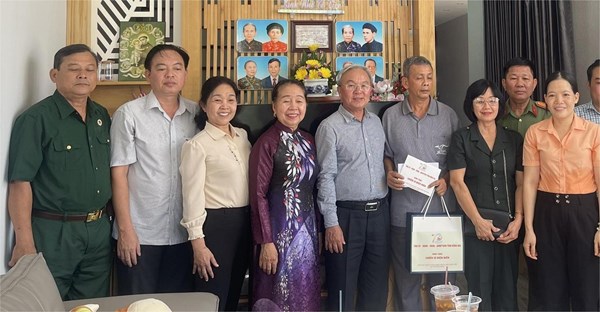 Ủy ban MTTQ Việt Nam tỉnh Đồng Nai thăm, tặng quà chiến sĩ chiến sĩ Điện Biên