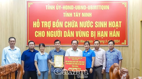 Cà Mau: Tiếp nhận 500 triệu đồng của tỉnh Tây Ninh hỗ trợ hộ nghèo vùng khô hạn