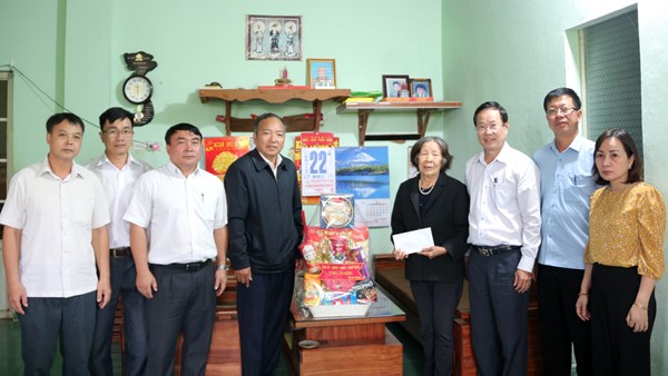Chủ tịch Ủy ban MTTQ Việt Nam tỉnh Lâm Đồng thăm, tặng quà cho thương binh, thân nhân gia đình liệt sĩ tại huyện Đam Rông và Lâm Hà