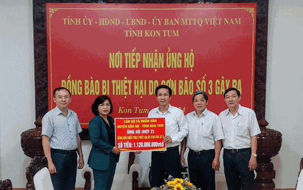 Ủy ban MTTQ tỉnh Kon Tum tiếp nhận hơn 1,1 tỷ đồng ủng hộ đồng bào khắc phục hậu quả do cơn bão số 3 gây ra