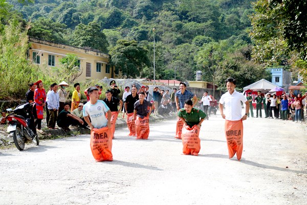 Biên cương vui Ngày hội Đại đoàn kết