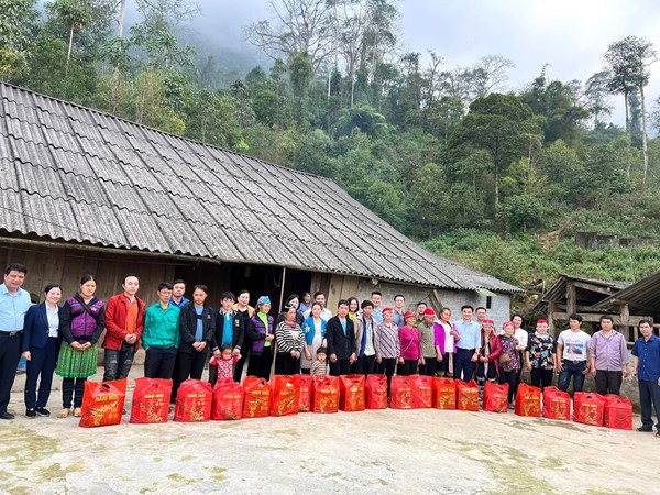 Lào Cai: Chăm lo để người nghèo đón Tết đầm ấm, an vui