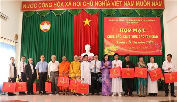 Phát huy vai trò của nhân sĩ, trí thức, chức sắc tôn giáo trong kỷ nguyên mới