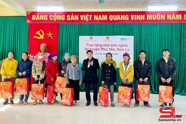 Phù Yên chăm lo Tết cho hộ nghèo