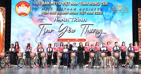 Hưng Yên: Chương trình “Hành trình trao yêu thương” tặng xe đạp cho học sinh có hoàn cảnh khó khăn