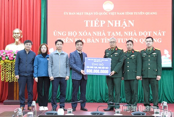 Tuyên Quang: Tiếp nhận 600 triệu đồng ủng hộ xoá nhà tạm, nhà dột nát từ Nhà máy Z113