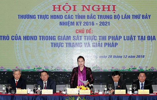 Chủ tịch Quốc hội Nguyễn Thị Kim Ngân dự Hội nghị Thường trực Hội đồng Nhân dân các tỉnh Bắc Trung Bộ lần thứ 7