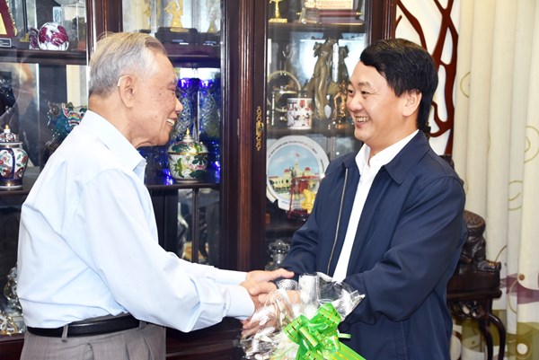 Phó Chủ tịch - Tổng Thư ký Hầu A Lềnh chúc Tết nguyên lãnh đạo Nhà nước, MTTQ Việt Nam