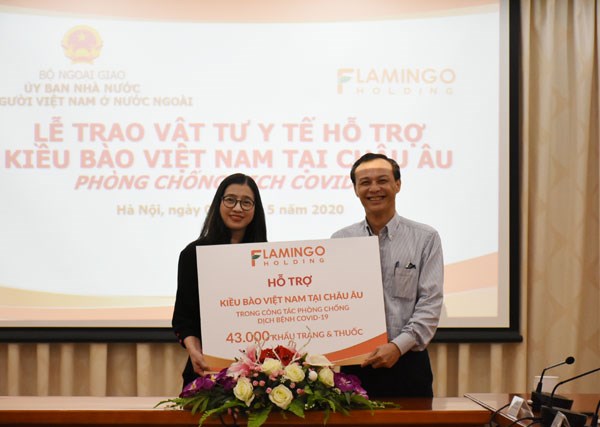 Tập đoàn Flamingo Holding Group hỗ trợ vật tư y tế cho kiều bào châu Âu