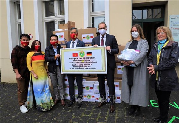 Thị trưởng Berlin đánh giá cao hoạt động thiện nguyện của cộng đồng người Việt tại Đức