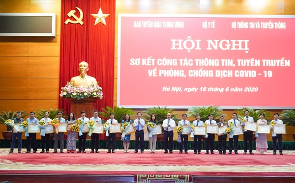 Ban Tuyên giáo UBTƯ MTTQ Việt Nam nhận Bằng khen Thủ tướng trong công tác thông tin, tuyên truyền về phòng, chống COVID-19