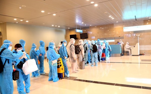 Cần Thơ kiểm soát y tế 240 hành khách về từ Singapore