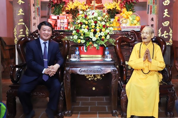 Phó Chủ tịch – Tổng Thư ký Hầu A Lềnh vấn an Đức Pháp chủ Giáo hội Phật giáo Việt Nam 