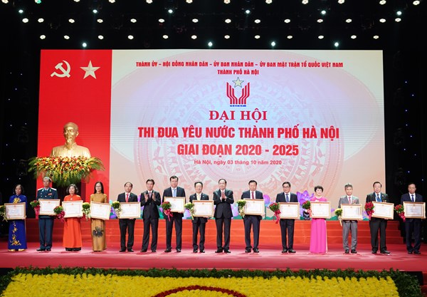 Thủ tướng đề nghị Hà Nội thi đua tăng trưởng cao hơn cả nước