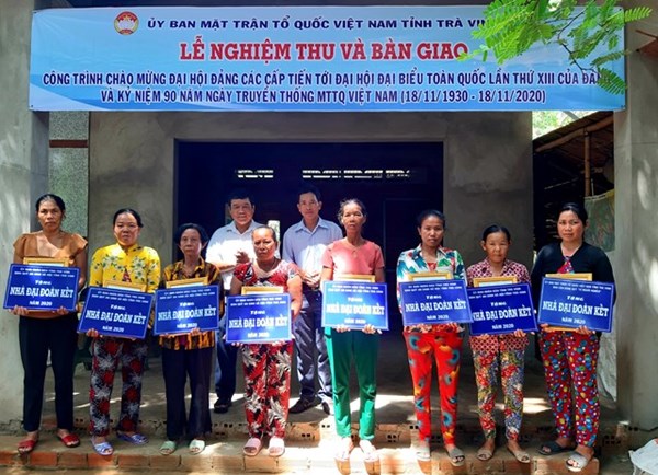 Trà Vinh: Bàn giao 98 căn nhà đại đoàn kết cho hộ nghèo 