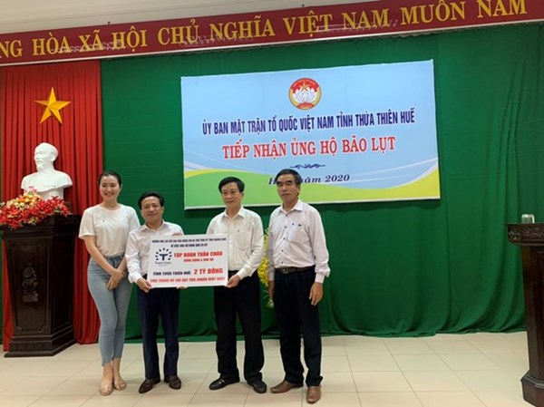Gần 6 tỷ đồng ủng hộ đồng bào miền Trung của doanh nhân Quảng Ninh