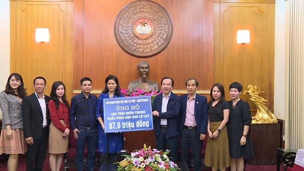 Hội doanh nhân Việt Nam tại Pháp ủng hộ đồng bào Miền trung