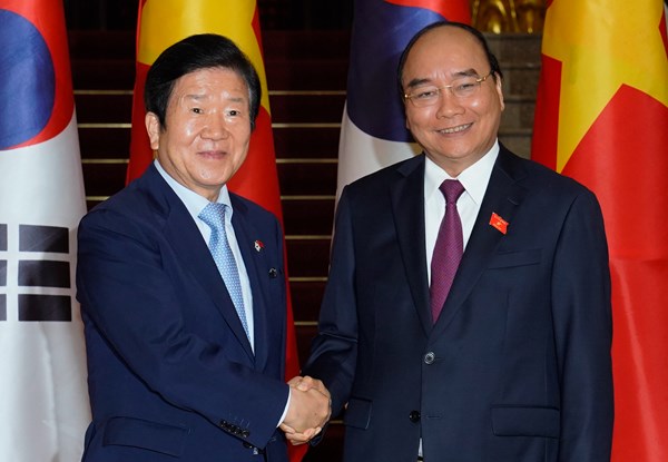 Thủ tướng đề nghị sớm đạt mục tiêu 100 tỷ USD kim ngạch Việt Nam-Hàn QuốcThủ tướng đề nghị sớm đạt mục tiêu 100 tỷ USD kim ngạch Việt Nam-Hàn Quốc
