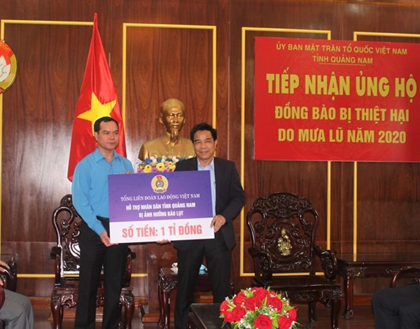 Tổng LĐLĐ Việt Nam ủng hộ 1 tỷ đồng cho người dân Quảng Nam 