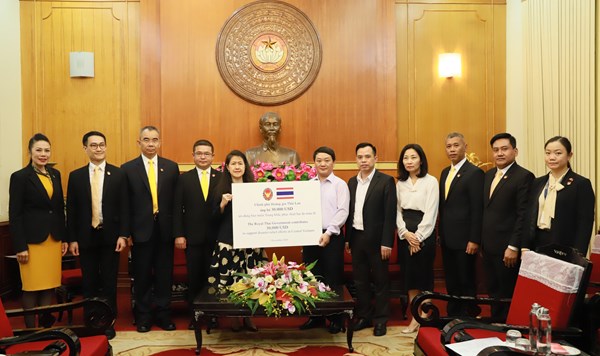 30.000 USD từ Chính phủ Hoàng gia Thái Lan hỗ trợ người dân miền Trung vượt qua khó khăn