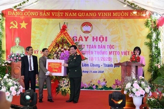 Đại tướng Ngô Xuân Lịch dự Ngày hội Đại đoàn kết toàn dân tộc tại tỉnh Hà Nam