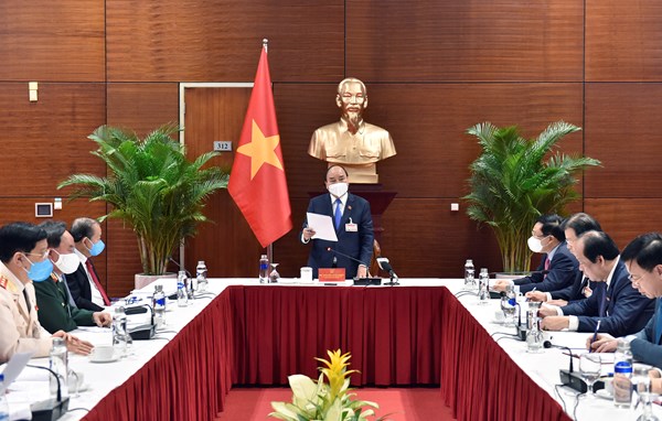 Thủ tướng Nguyễn Xuân Phúc: Triển khai các biện pháp hành chính mạnh mẽ trong chống dịch COVID-19