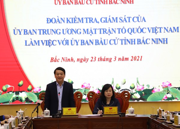 Phó Chủ tịch - Tổng Thư ký Hầu A Lềnh kiểm tra, giám sát công tác bầu cử tại tỉnh Bắc Ninh