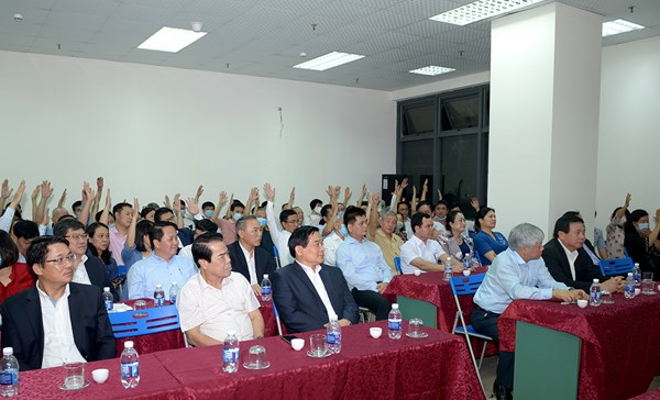 Cử tri Tổ dân phố số 10 phường Xuân Tảo biểu quyết thông qua danh sách người ứng cử ĐBQH khóa XV