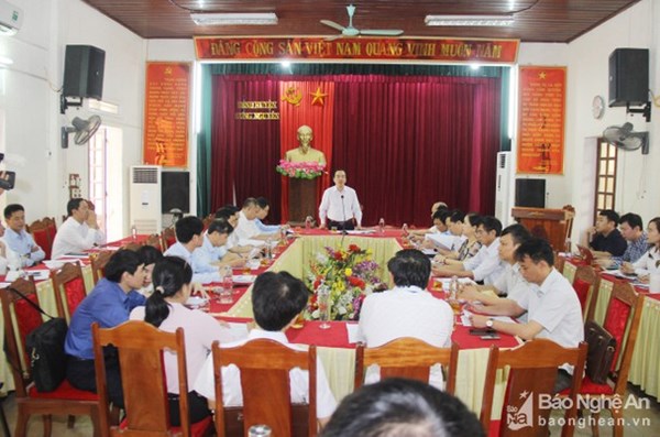 Phó Chủ tịch Ngô Sách Thực kiểm tra công tác bầu cử tại Nghệ An 