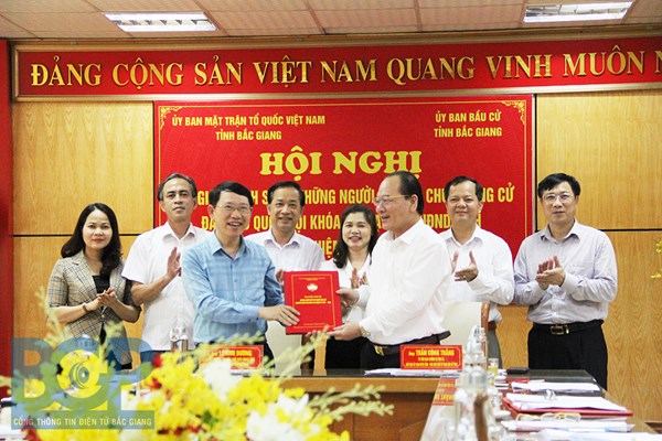 Bắc Giang: Bàn giao danh sách người ứng cử đại biểu Quốc hội và HĐND