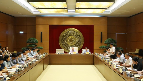 Chủ tịch Quốc hội Vương Đình Huệ làm việc với Thường trực Ủy ban Tài chính – Ngân sách  