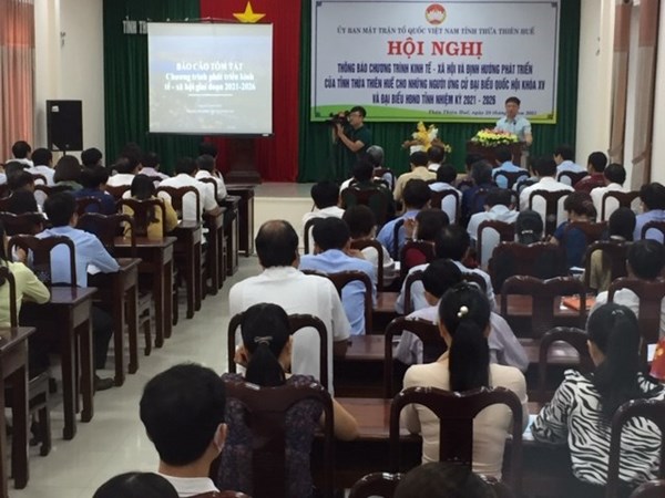Thừa Thiên – Huế: Người ứng cử nghe thông báo chương trình KT-XH của tỉnh 