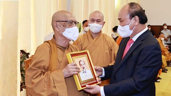 Chủ tịch nước Nguyễn Xuân Phúc tiếp Đoàn Lãnh đạo Giáo hội Phật giáo Việt Nam 
