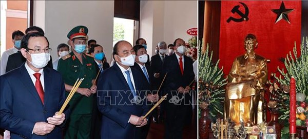 Chủ tịch nước Nguyễn Xuân Phúc dâng hương tưởng nhớ Chủ tịch Hồ Chí Minh  