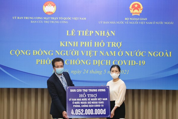 Phó Chủ tịch Trương Thị Ngọc Ánh trao hỗ trợ 4 tỷ đồng giúp bà con kiều bào vượt qua khó khăn do dịch Covid-19
