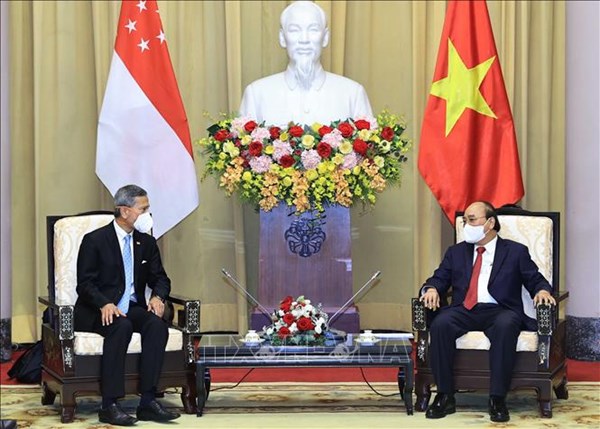 Chủ tịch nước Nguyễn Xuân Phúc tiếp Bộ trưởng Ngoại giao Singapore chào xã giao 