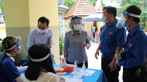 Chủ tịch Ủy ban MTTQ Việt Nam TP Hồ Chí Minh kiểm tra công tác tiêm chủng trên địa bàn