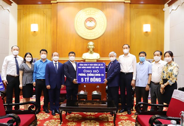 Tổng công ty Máy động lực và Máy nông nghiệp Việt Nam ủng hộ 5 tỷ đồng tới nơi tuyến đầu chống dịch