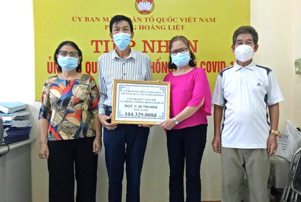 Quận Hoàng Mai - thành phố Hà Nội: Tiếp nhận hơn 12 tỷ đồng ủng hộ Quỹ vaccine