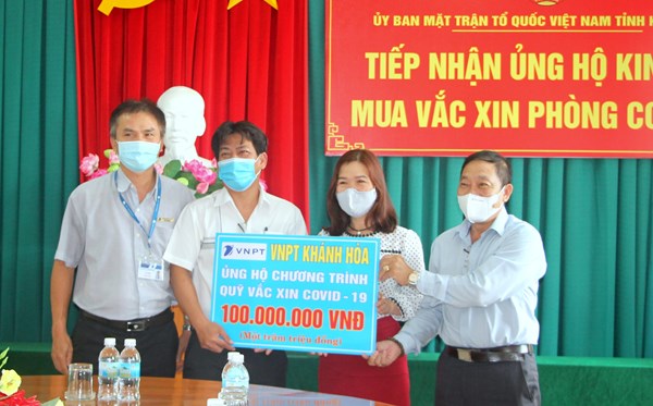 Ủy ban MTTQ Việt Nam tỉnh Khánh Hòa tiếp nhận gần 40 tỷ đồng ủng hộ Quỹ vaccine phòng Covid-19