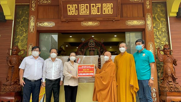 Trung ương Giáo hội PGVN trao tặng máy thở đa năng hỗ trợ TP. Hồ Chí Minh, Bình Dương và Long An điều trị Covid-19