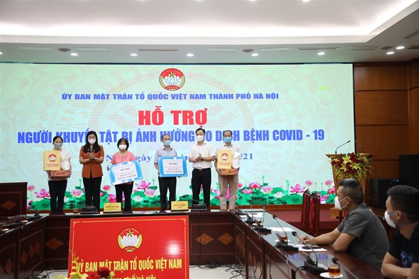 MTTQ Việt Nam Thành phố Hà Nội hỗ trợ 200 người khuyết tật bị ảnh hưởng bởi dịch Covid-19 