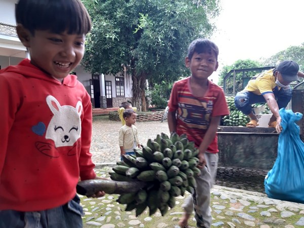 Bà con dân tộc thiểu số tỉnh Lâm Đồng gửi “đặc sản núi rừng” tới người dân thành phố Hồ Chí Minh