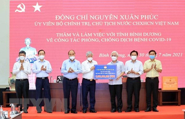 Chủ tịch nước và Chủ tịch UBTƯ MTTQ Việt Nam kiểm tra công tác phòng chống dịch ở Bình Dương