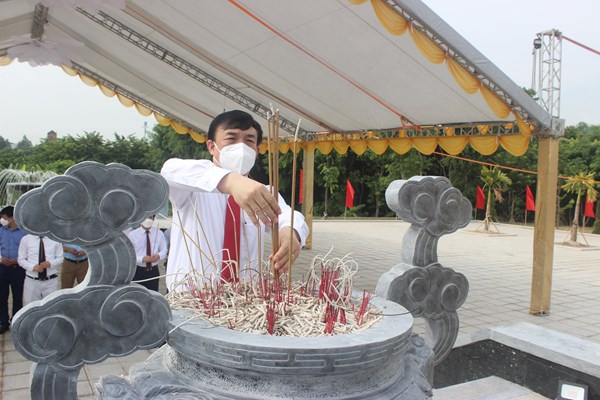 Ủy ban MTTQ tỉnh Bắc Ninh dâng hương tưởng niệm đồng chí Lê Quang Đạo