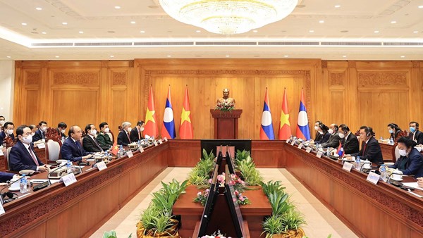 Ngày làm việc thứ hai của Chủ tịch nước Nguyễn Xuân Phúc và Đoàn đại biểu cấp cao Việt Nam tại Lào